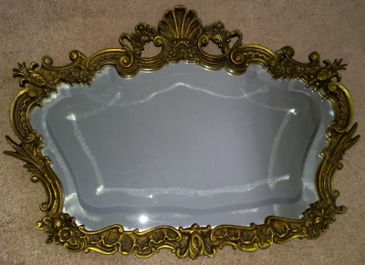 IMPRESIONANTE! ESPEJO DE PARED BISELADO FESTONEADO MARCO BRONCE/LATÓN ORNAMENTADO DE COLECCIÓN 24,5" Foto 1 de 4