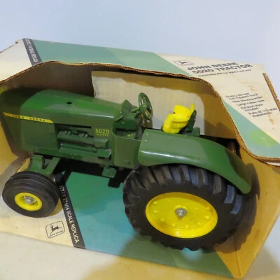 Trattore diesel Ertl John Deere 5020 made USA 1/16 JD-555-10DO-B - Immagine 1 di 4