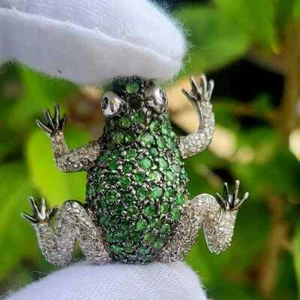 2.60Ct Round Simulated Emerald Unique Frog Shape Brooch Pin14k White Gold Plated - Picture 1 of 9