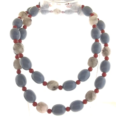 Collar Vintage Monet Lucite Cuentas 15mm*34 pulgadas Azul y Rojo Foto 1 de 4