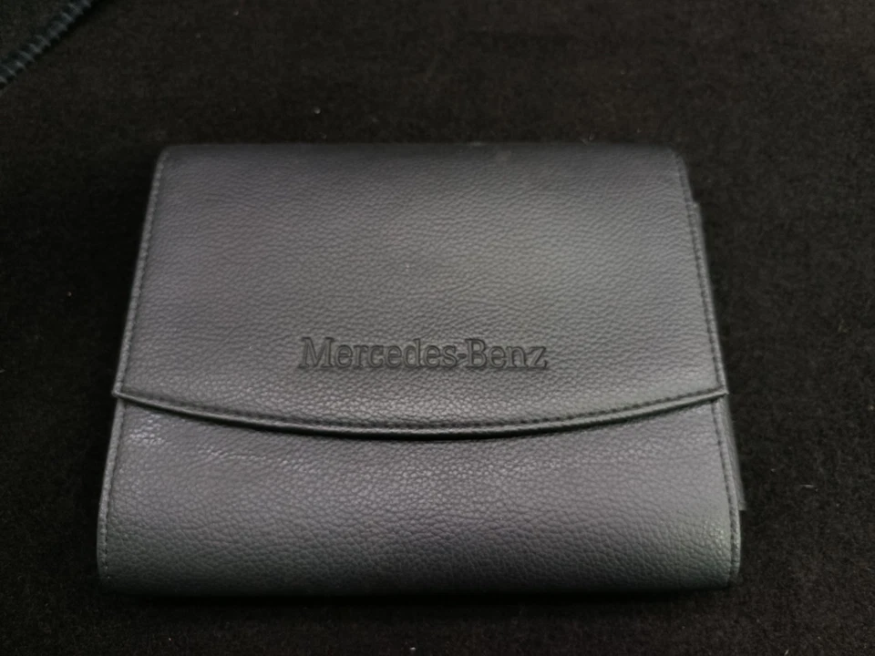 Libretto uso e manutenzione Mercedec CLC con Custodia in pelle nera - Immagine 1 di 4