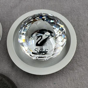 SCS Swarovski Crystal Society schwarzer Schwan Prisma Facette runde Kugel Briefbeschwerer - Bild 1 von 2