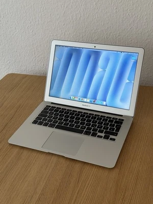 MacBook Air 13” (2017) – 1,8 GHz i5 – 8 GB RAM – 250 GB SSD – guter Zustand - Bild 1 von 4