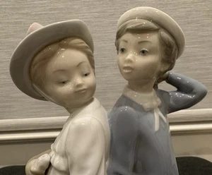 Lladro Figurine Puppy Love Romance Young Boy & Girl 1127 - Picture 1 of 18