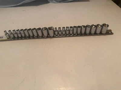 NUEVO Craftsman 1/4" DRIVE 23 PIEZAS MÉTRICO Y SAE 6 PUNTOS STD JUEGO DE ENCHUFES + RIEL Foto 1 de 4