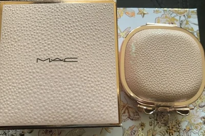 MAC~Making Pretty Sheer Mystery Powder in Dark Secret~Limited Edition NIB - Image 1 of 4