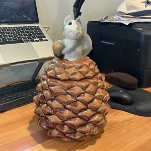 METLOX Squirrel Acorn Sitting on Pinecone Cookie Jar 1950s Vintage Kitsch USA - Picture 1 of 15