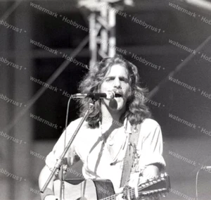Glenn Frey EAGLES Live Concert 1976 Original 35mm Farbnegativ UNVERÖFFENTLICHT - Bild 1 von 3