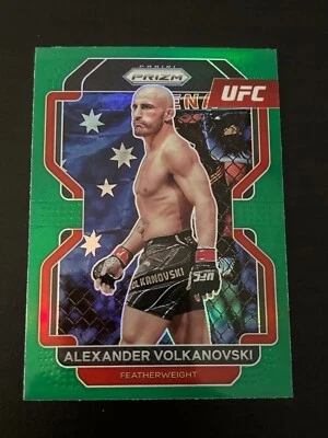 Alexander Volkanovski 2022 Panini Prizm UFC Green Refractor Card #147 - Image 1 of 3