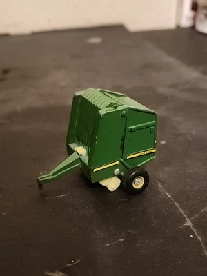 Vintage ERTL John Deere Round Hay Baler, Green & Yellow, 1/64 Die Cast - Image 1 of 4