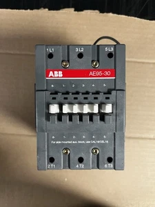 NUEVO CONTACTOR ABB AE95-30 145 AMP 600V 75HP CON CONTACTOS AUXILIARES AE95301183 - Imagen 1 de 7