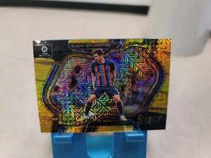 2022-23 Panini Select La Liga Robert Lewandowski Gold Mojo /10 Field Level - Picture 1 of 6