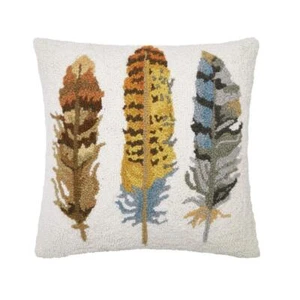 Almohada de lana con gancho rústico para el hogar Woodland Bird Plumas 16" cuadrados - Imagen 1 de 1