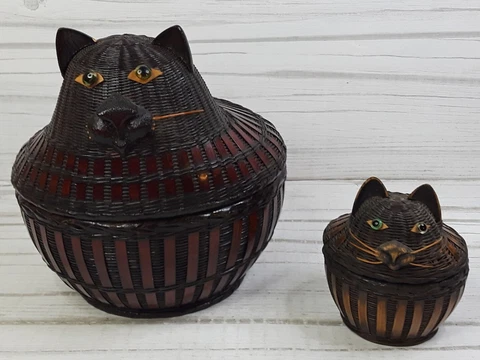 Vintage Cat Nesting Wicker Ratten Basket with lids Green Glass Eyes Set of 2 Cover