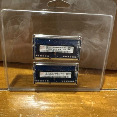 2x HYNIX HMT312S6BFR6C-H9 1GB Notebook SODIMM DDR3 PC10600(1333) - Image 1 of 3