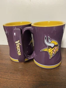 Minnesota Vikings NFL lila Keramik Relief 14 Unzen Kaffeebecher - Bild 1 von 2