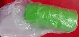 Tupperware SMIDGETS verde con guarnizioni trasparenti ~ Mini contenitori da 1 oz ~ Set di 5 ~ NUOVO! - Foto 1 di 2