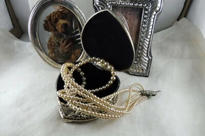 Vintage Silver Plate Heart Shaped Hinged Lidded Trinket Box Cartouche - Picture 1 of 9