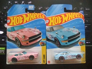 2025 Hot Wheels #62 - Datsun 240Z (Blue & Pink #4 Art Cars - Long Card) Lot X2 - Bild 1 von 6