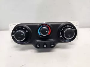 2006-07 Saturn Vue (Non Hybrid) Temperature Control - Manual - Bild 1 von 14