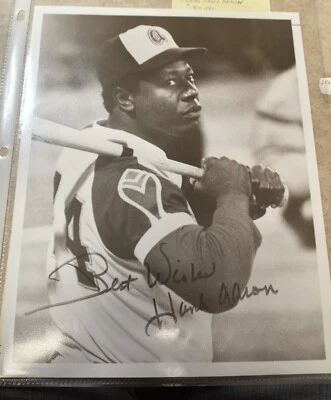 Hank Aaron Autographed Photo - No COA o - Image 1 of 3