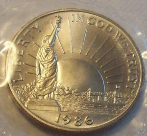 1986 D STATUE OF LIBERTY CENTENNIAL ELLIS ISLAND  CLAD HALF DOLLAR COMMEMORATIVE - Picture 1 of 2