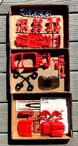 MONOGRAM 1/24 1984 CHEVROLET CORVETTE COUPE SNAP TITE CAR MODEL KIT 1410 NO BOX - Picture 1 of 11