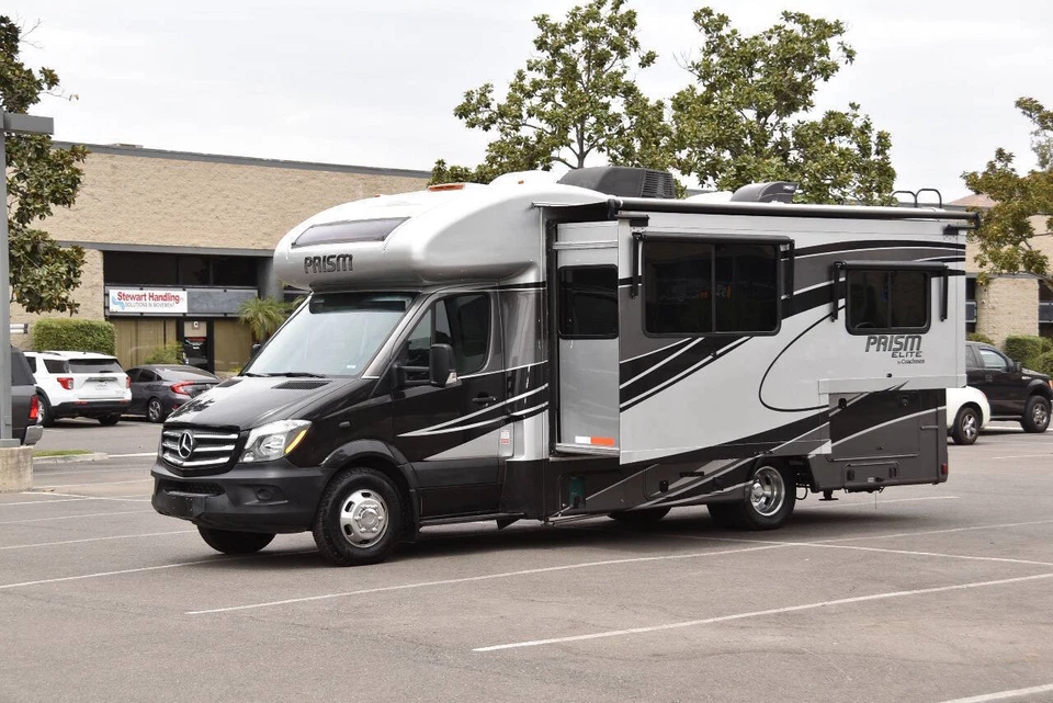 2017 Mercedes-Benz Sprinter 3500 Premium - Image 1 of 4