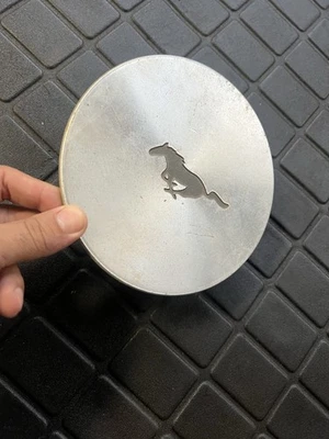 Tapa central de cubo de rueda Ford Mustang 1996-1998 mecanizada F7ZC-1A096-AA genuina OEM💯 Foto 1 de 4