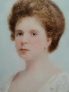 Boxed miniature portrait pendant of lady Scottish artist Drummond young 1904 ? - Picture 1 of 12