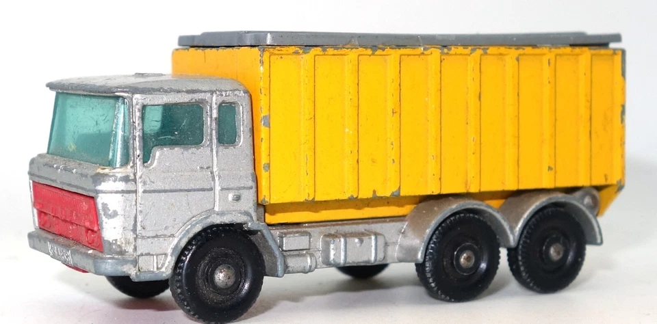 LESNEY MATCHBOX NO. 47 DAF CONTAINER TRUCK - Image 1 of 1