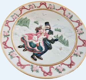 De colección Enesco A Winters Vals 8,5" Galleta Plato Decorativo Patinaje sobre Hielo en Relieve - Imagen 1 de 4