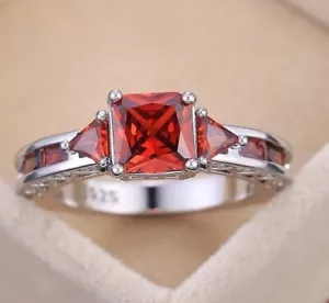 Beautiful Ruby Crystal Fashion Ring ~ Silver Plated ~ Size 7 - Picture 1 of 3