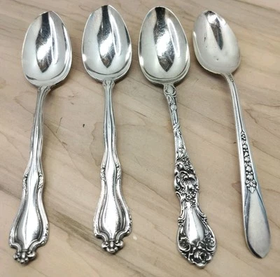 LOTE DE COLECCIÓN DE 4 CUCHARAS PARA SERVIR CON FABRICANTES Y PATRONES SURTIDOS 8" DE LARGO VER MÁS ABAJO Foto 1 de 4