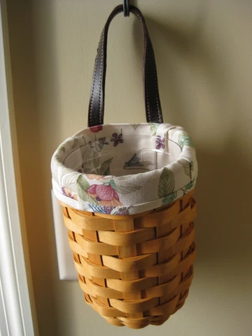 LONGABERGER 2002 MEDIUM HANGING GATEHOUSE BASKET - PERFECT CONDITION Cover