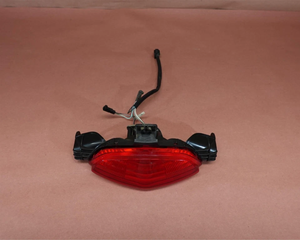 12-15 Luz trasera luz freno trasero Suzuki VSTROM 650 DL650 Foto 1 de 4
