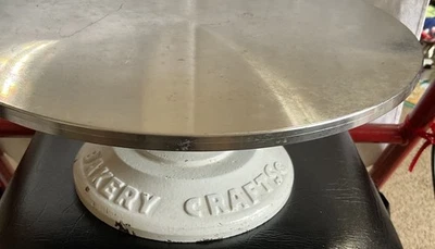 Soporte giratorio para pastelería artesanal de metal de 12" de hierro fundido blanco, resistente, de colección Foto 1 de 4