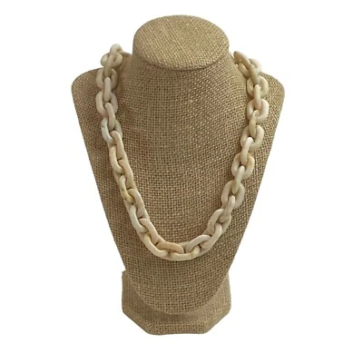 Collar llamativo de resina de eslabones de cadena crema 22 pulgadas Foto 1 de 4