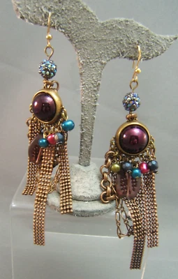 Pendientes colgantes antiguos tono latón con cuentas, cadena pedrería Chicos Foto 1 de 4