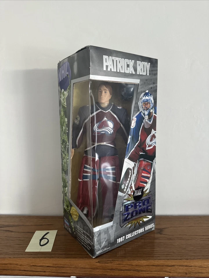Figura de acción Patrick Roy Colorado Avalanche Playmates NHL Pro Zone 1998 Foto 1 de 4