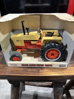 CASE 1070 TRACTOR 1/16 WF Ertl Sin usar, en caja 1997 Agri-King Foto 1 de 4