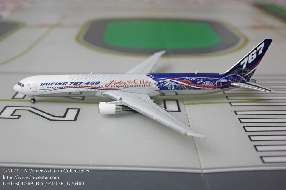 JC Wing Boeing 767-400 Leading The Way Demo Color Diecast Modelo 1:400 Foto 1 de 1