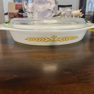 Vintage 1960 Pyrex 1.5 Qt Divided Casserole Dish - Royal Wheat w/lid - Picture 1 of 6