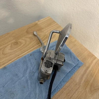 Cilindro maestro de freno delantero cromado cabeza de pala cabeza de hierro Harley-Davidson Repo Foto 1 de 4