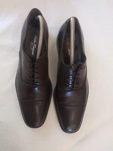 SALVATORE FERRAGAMO ITALIEN. 10,5 D Cap Toe elegante Schnürschuhe dunkelbraun - Bild 1 von 14