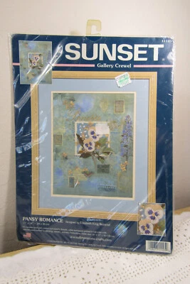Sunset Gallery Crewel Kit #11125 Pensamiento Romance 11”x14” – Nuevo en Paquete Foto 1 de 4