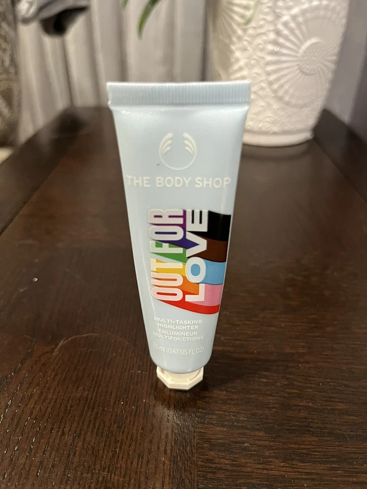 The Body Shop Out For Love Multi-Tasking Highlighter PEARL - Image 1 of 1