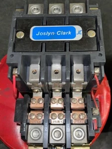 Joslyn Clark T13U03 Contattore Illuminazione NEMA Misura 3, 90 Amp 110/120V Bobina, 3 Poli - Foto 1 di 12