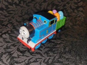 Thomas The Train Pull Back Engine Easter Eggs Lokomotive Zug 2009 4,5" Mattel - Bild 1 von 5