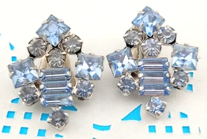 Vintage signierte weiße Baby pastell hellblau Strass Clip Ohrringe - Bild 1 von 5